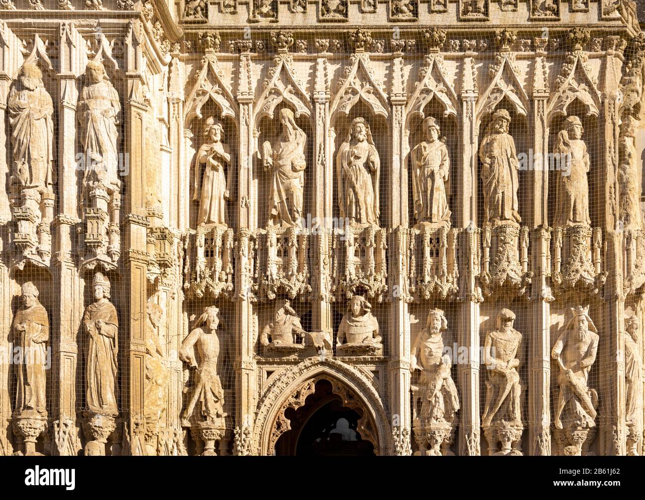 Medievale West Front immagine schermo sculture in pietra, architettura gotica c 13th secolo, Exeter Cathedral Church, Exeter, Devon, Inghilterra, Regno Unito Foto Stock