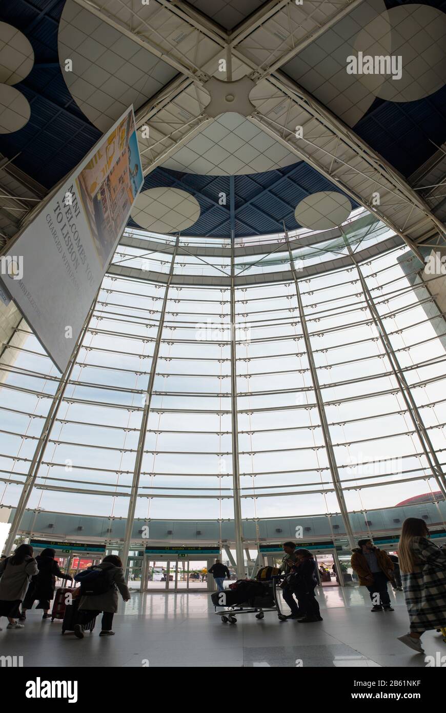 Lisbona, Portogallo - Feb 6th, 2020: Aeroporto Internazionale Di Lisbona Humberto Delgado, Lisbona, Portogallo. Sala d'ingresso del Terminal 1 Foto Stock