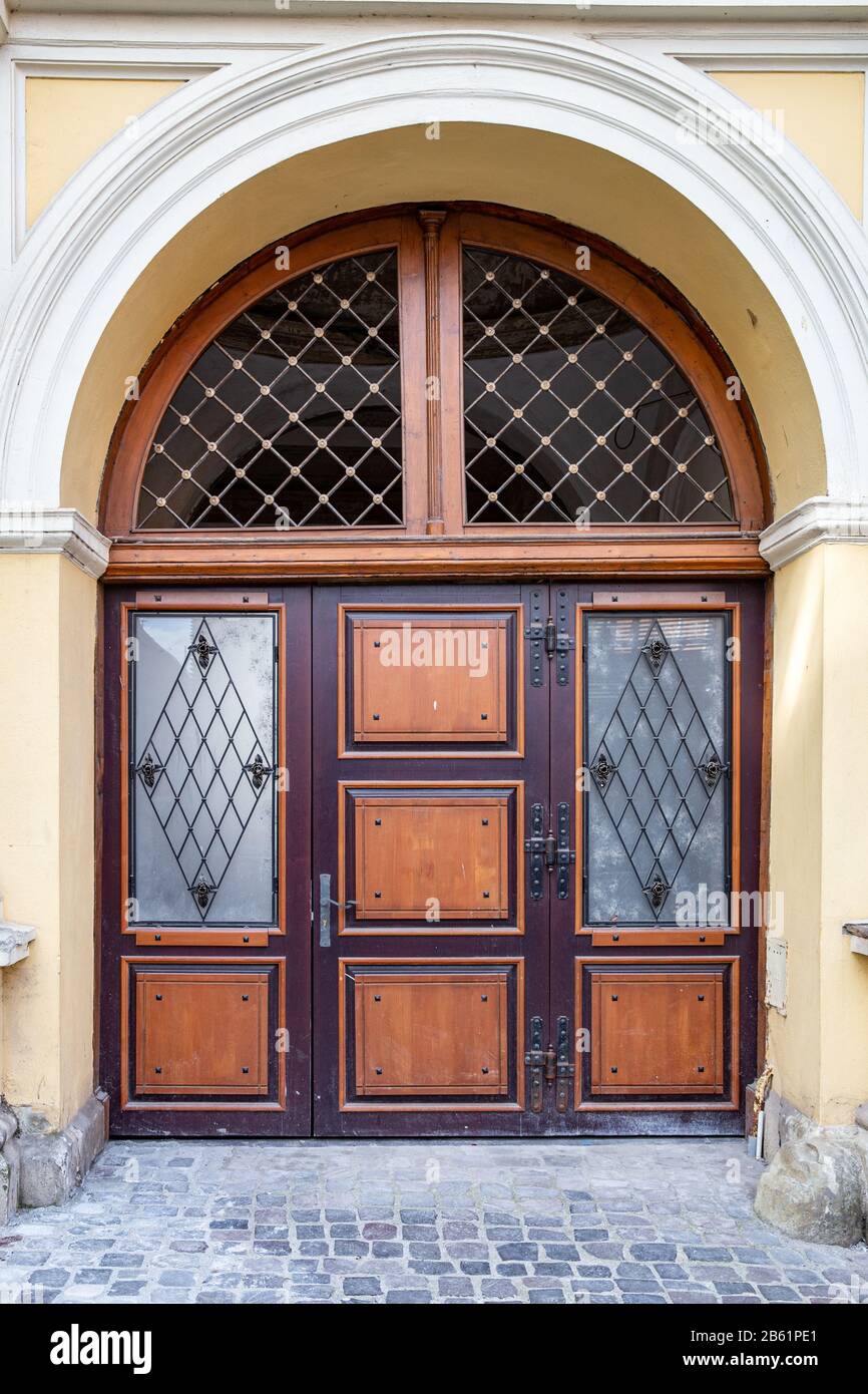 Edificio con porta frontale moderna Foto Stock