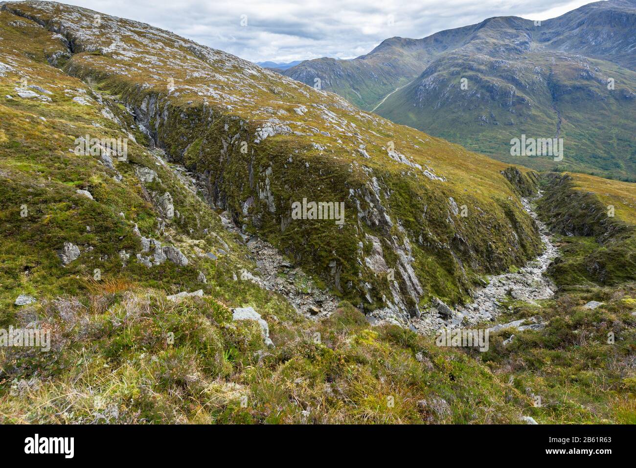 River bed of the Allt à Chait in esecuzione in una linea di errore., Ardgour, Scozia Foto Stock