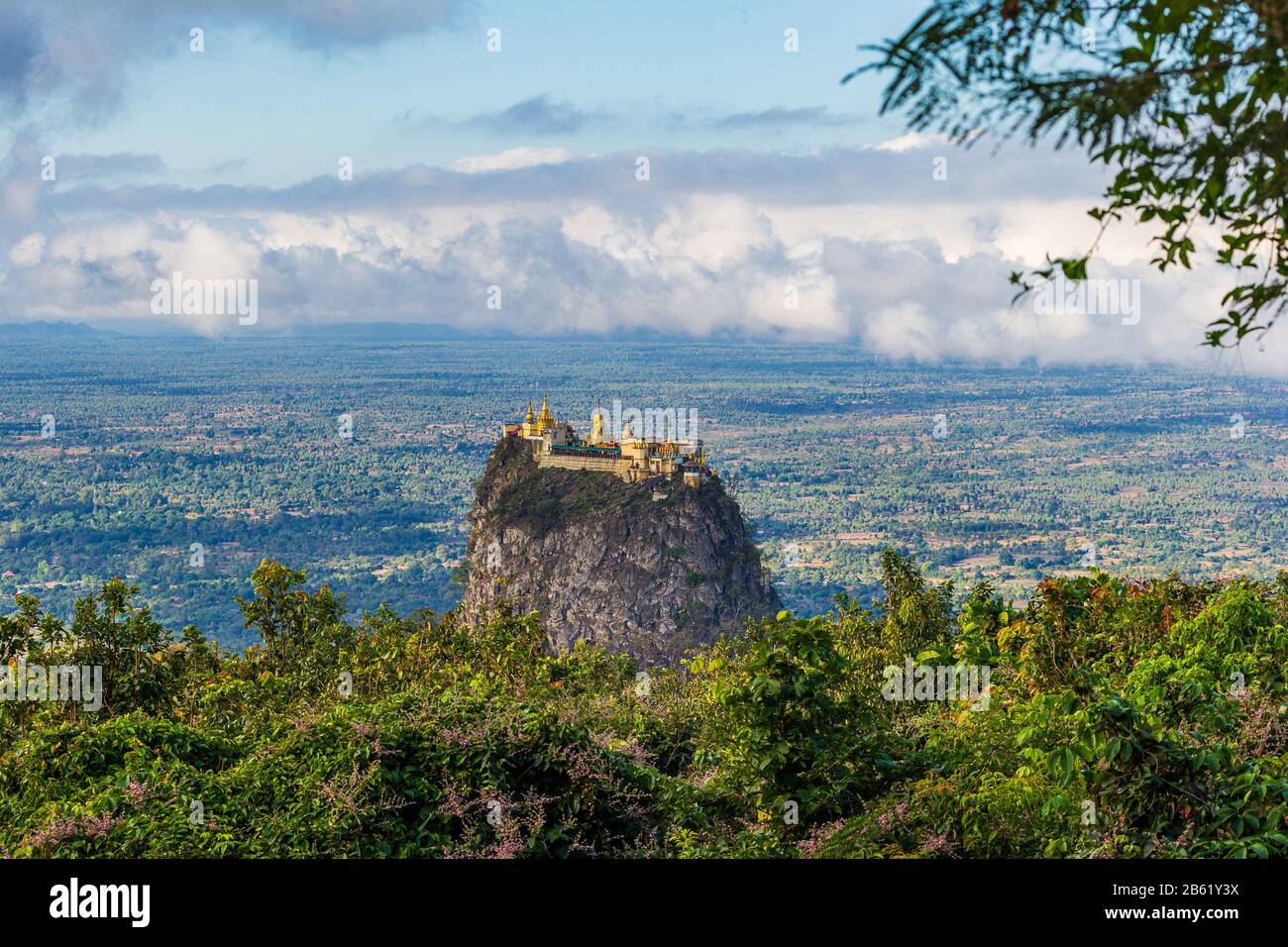 Monastero Di Taung Kalat Vicino Bagan, Myanmar Foto Stock