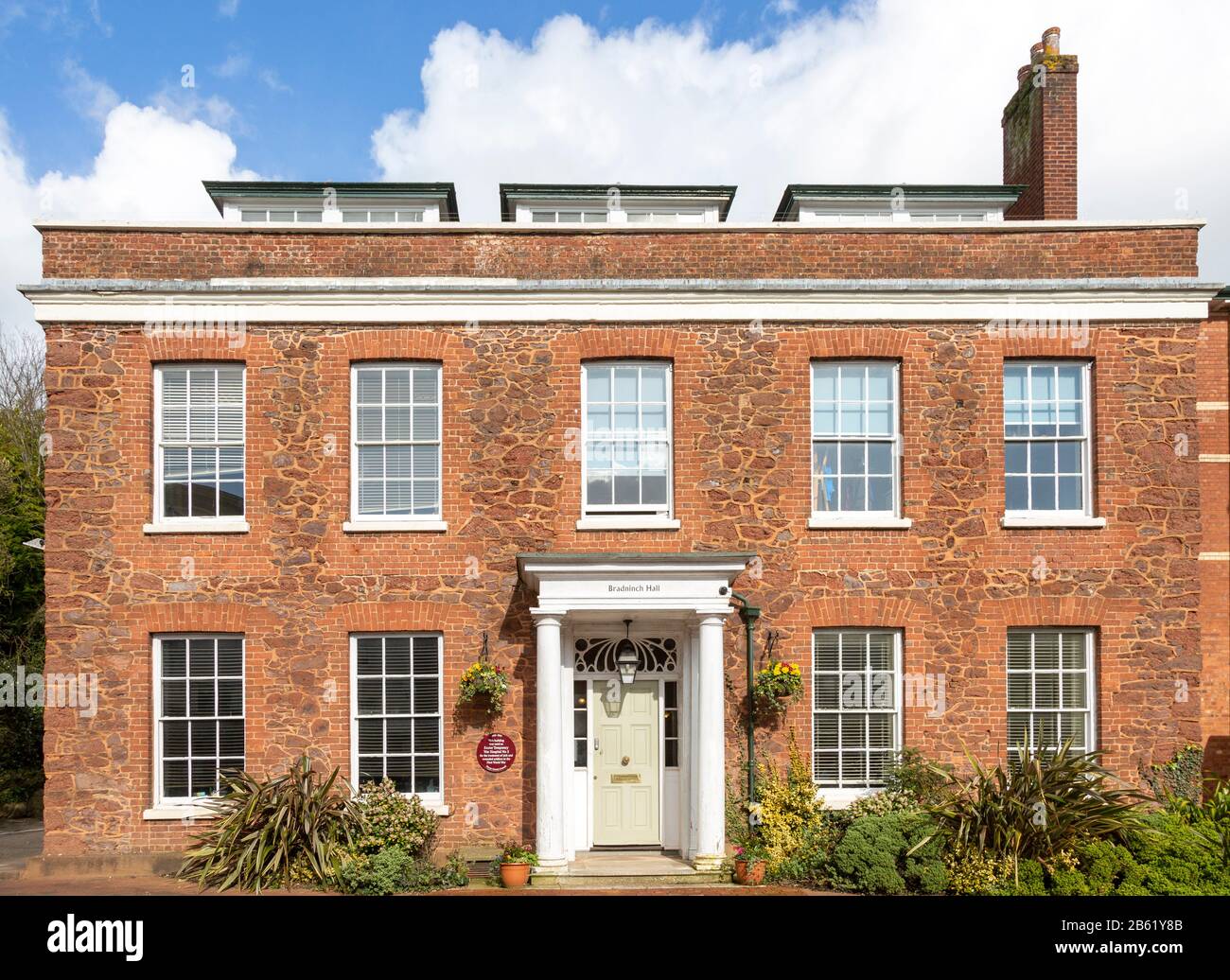 Bradninch Hall, Castle Street, Exeter, Devon, Inghilterra, UK Heavitree Stone fine 18th secolo - architettura inizio 19th secolo Foto Stock