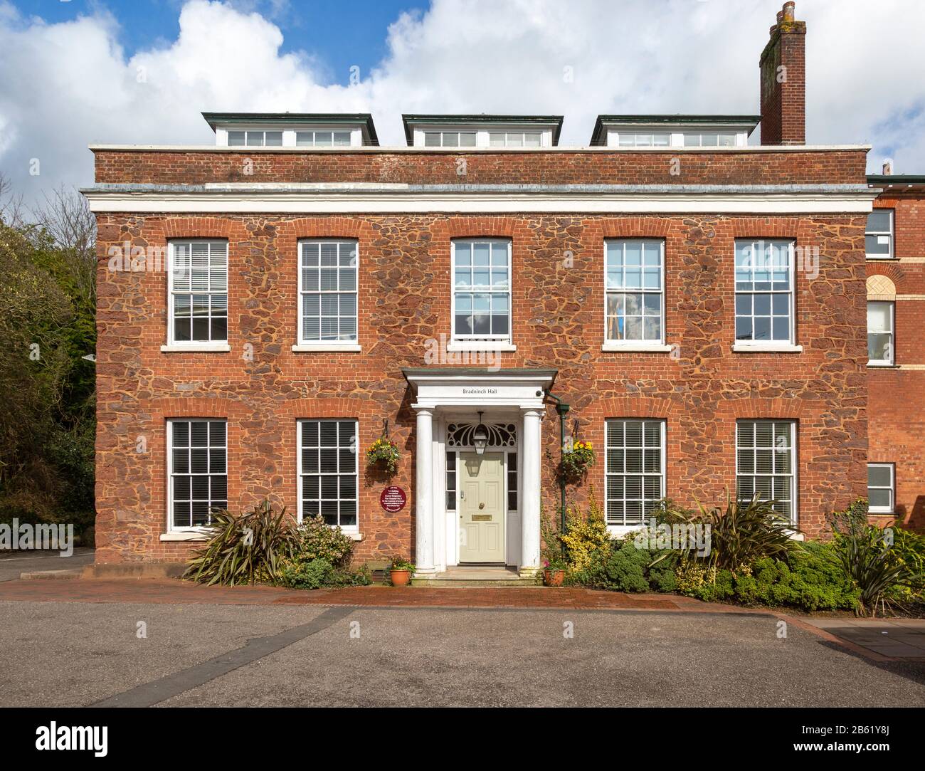 Bradninch Hall, Castle Street, Exeter, Devon, Inghilterra, UK Heavitree Stone fine 18th secolo - architettura inizio 19th secolo Foto Stock