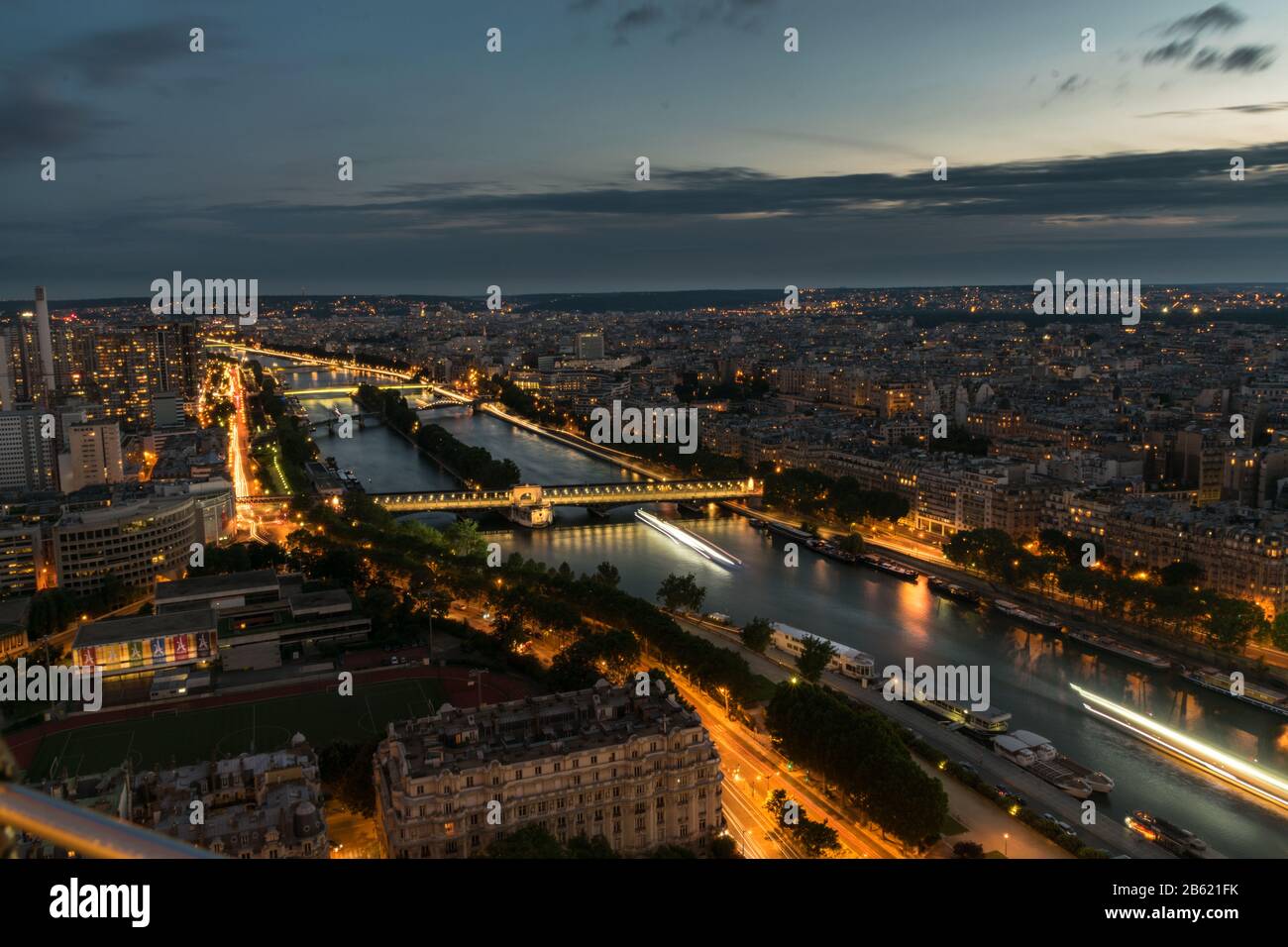 Parigi notte vista città dalla Torre Eiffel Foto Stock