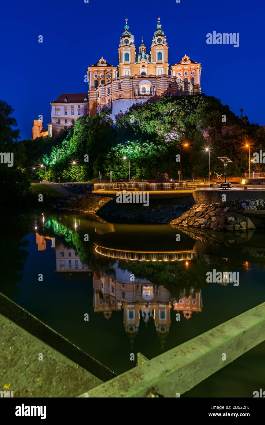 Melk, AUSTRIA - 24 LUGLIO 2019: Melk Abbey è un'abbazia benedettina sopra la città di Melk, Bassa Austria, su uno sperone roccioso che domina il da Foto Stock