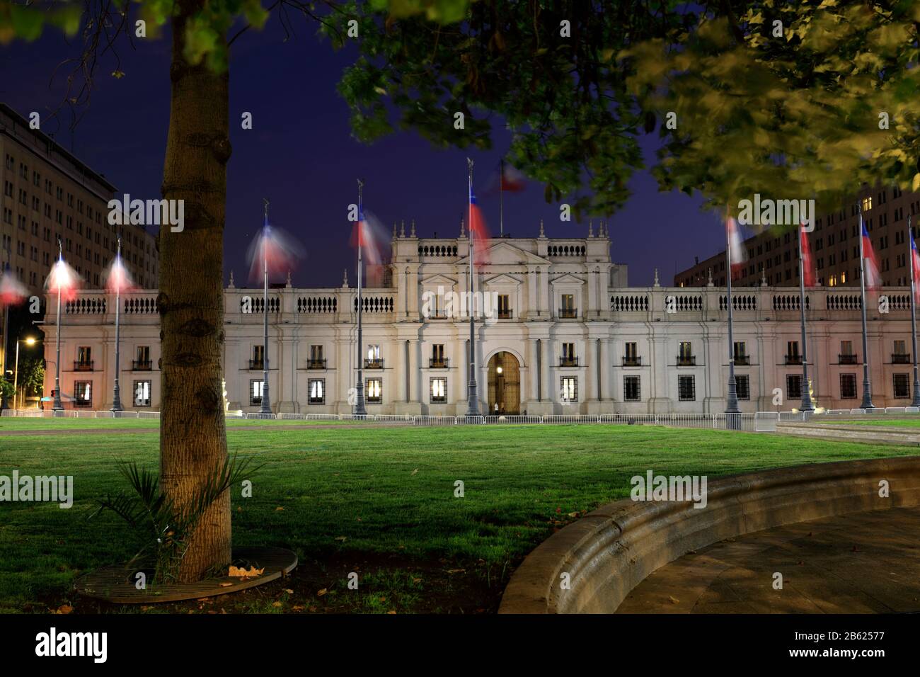 Il Palazzo Moneda Di Notte, Regione Metropolitana, Città Di Santiago, Cile Foto Stock