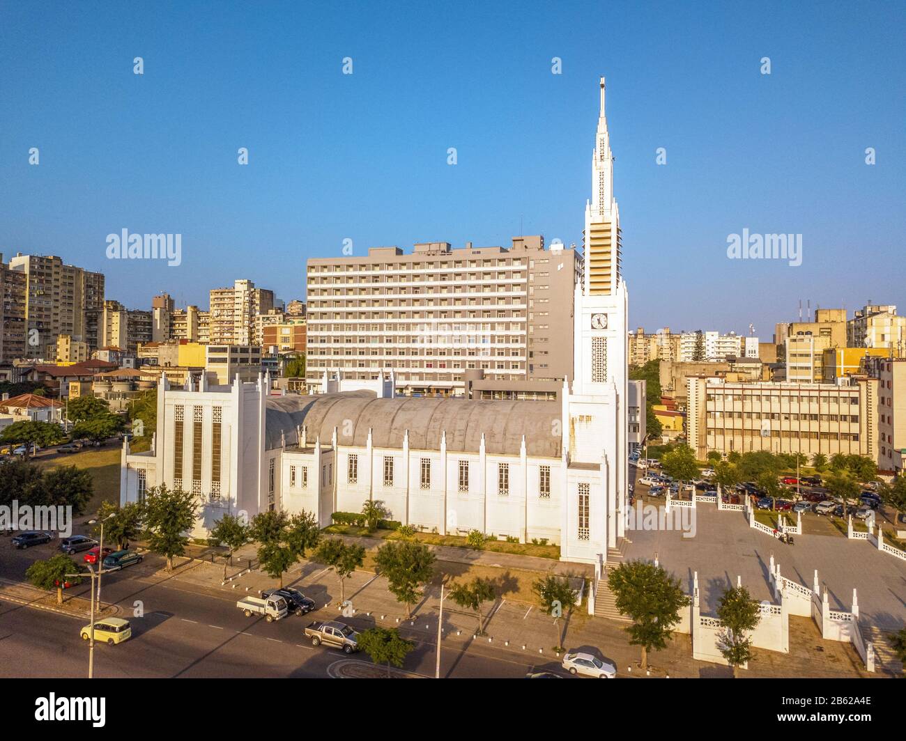 Veduta aerea della Cattedrale di Maputo su Piazza dell'Indipendenza, capitale del Mozambico Foto Stock