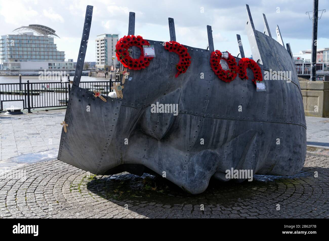 Il marittimo mercantile's War Memorial, la Baia di Cardiff, Cardiff, Galles del Sud. Foto Stock