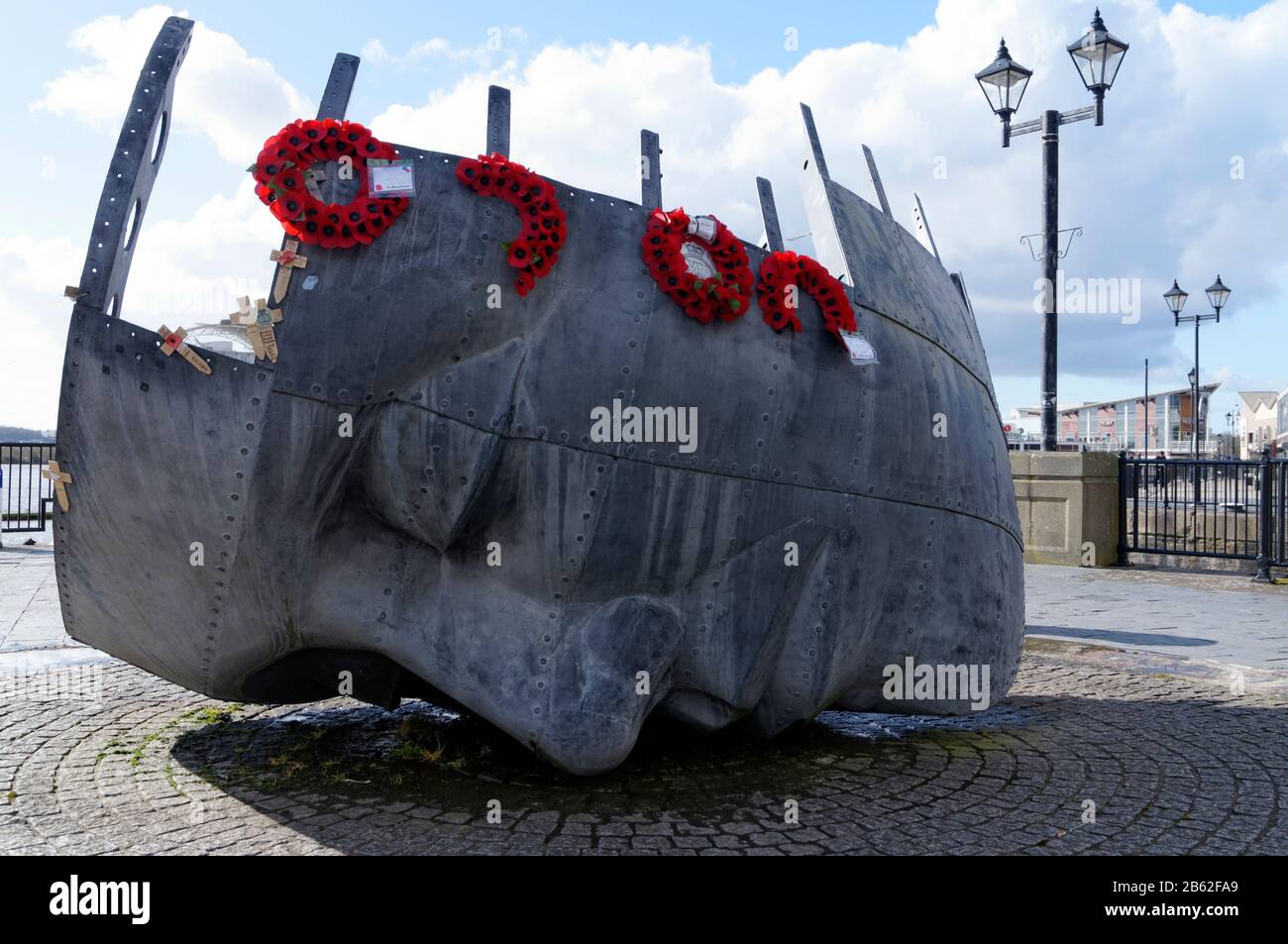 Il marittimo mercantile's War Memorial, la Baia di Cardiff, Cardiff, Galles del Sud. Foto Stock
