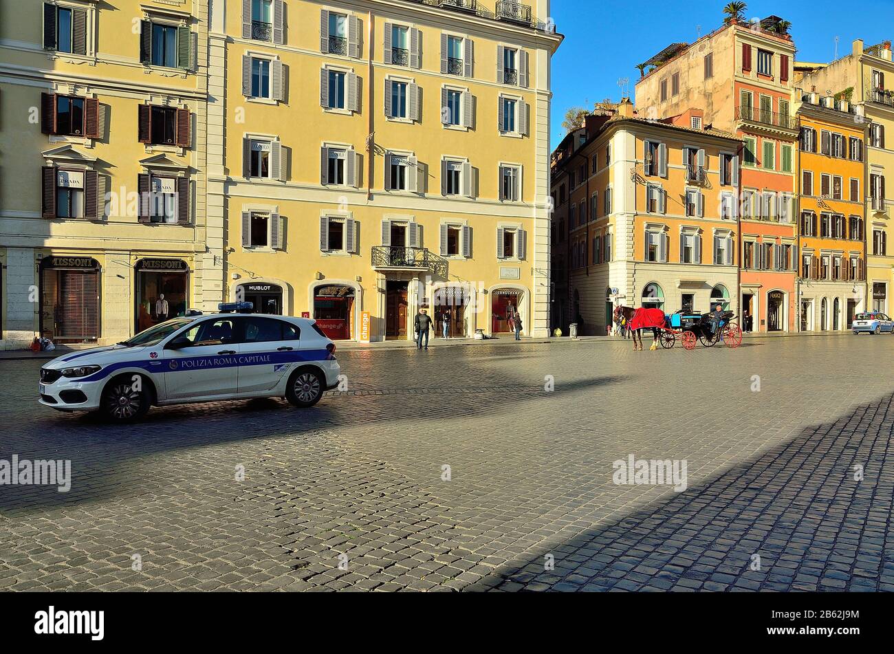 Le strade e le piazze di Roma (quasi vuote) di mattina presto Foto Stock