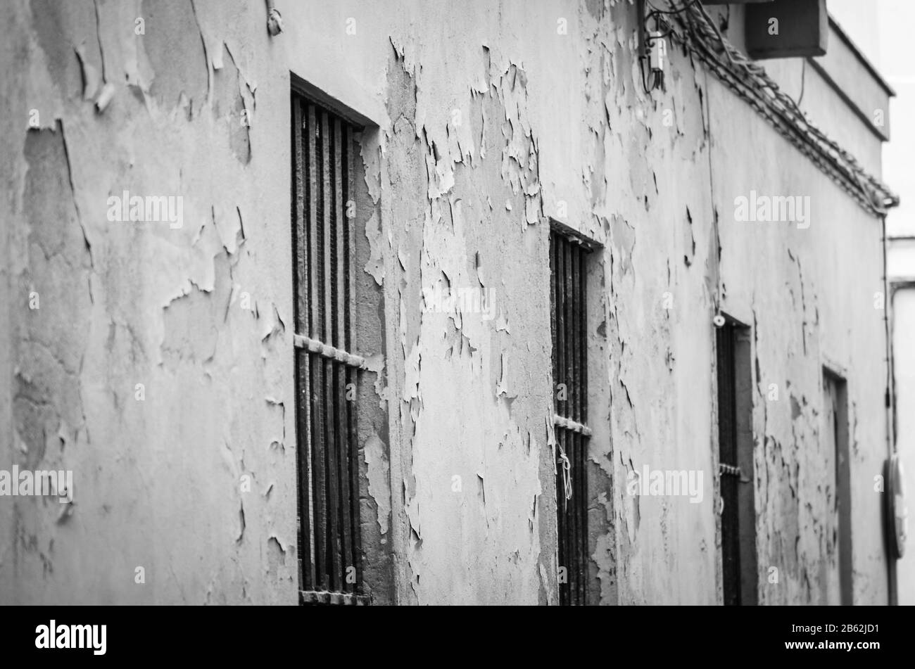 da vicino si può ammirare la vista delle strade storiche delle città spagnole: edifici architettonici, in stile spagnolo, design gaudi, edifici antichi Foto Stock