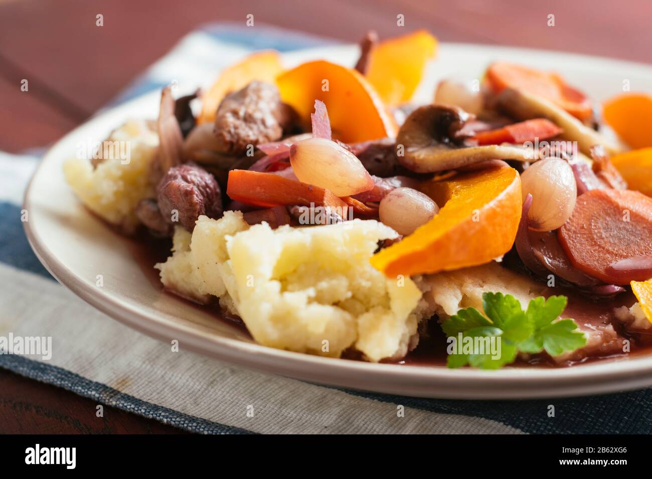 Zucca au vin con TVP pezzi sopra Purè Di Patate. Foto Stock