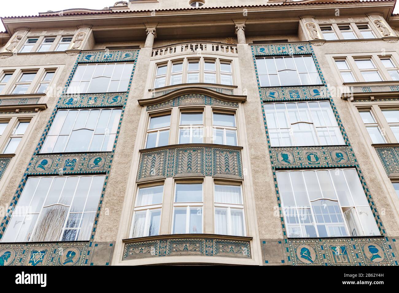 Praga, REPUBBLICA CECA - 18 MARZO 2017: Architettura degli edifici nel quartiere ebraico Foto Stock