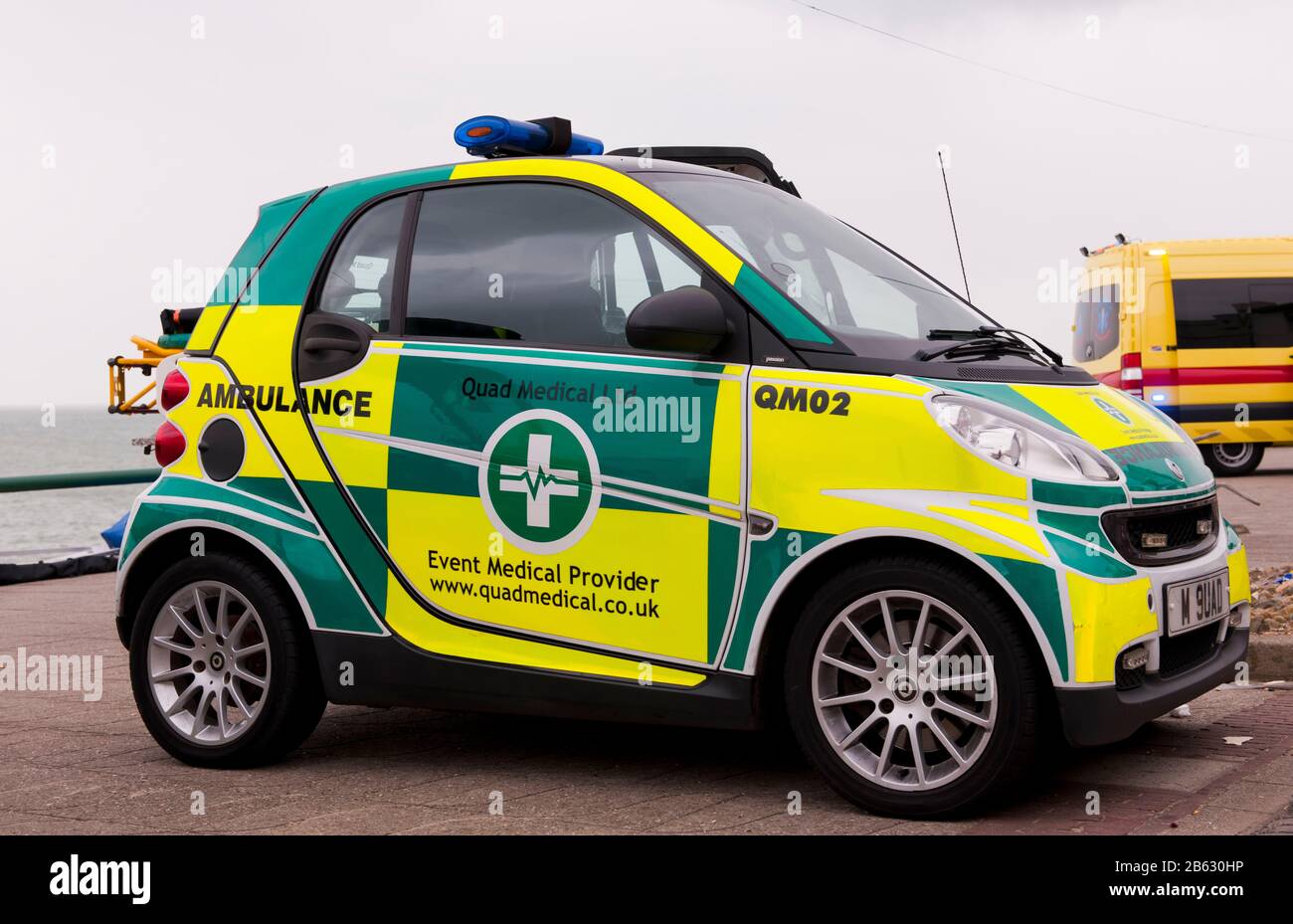 Il veicolo ammiraglia Quad Medicals e' stato progettato su misura da Smart Car Ambulance. E' ideale per eventi con luoghi difficili da raggiungere. Completamente accessoriato con tutto Foto Stock