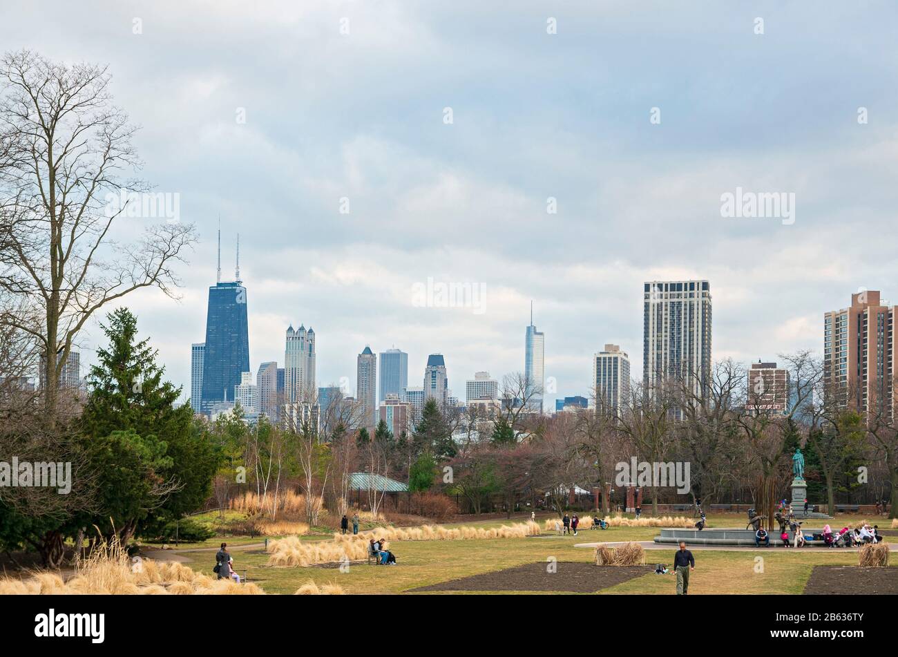 CHICAGO, il/USA - 26 DICEMBRE 2019: Dintorni del Lincoln Park e skyline della città sullo sfondo. Foto Stock