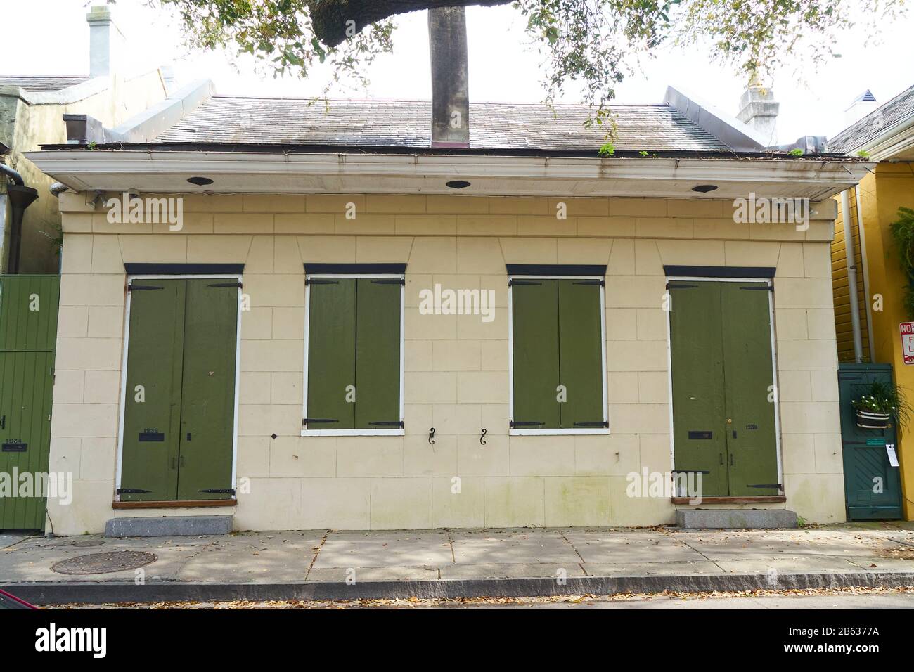 Edificio nel quartiere Francese, New Orleans, LA. Foto Stock