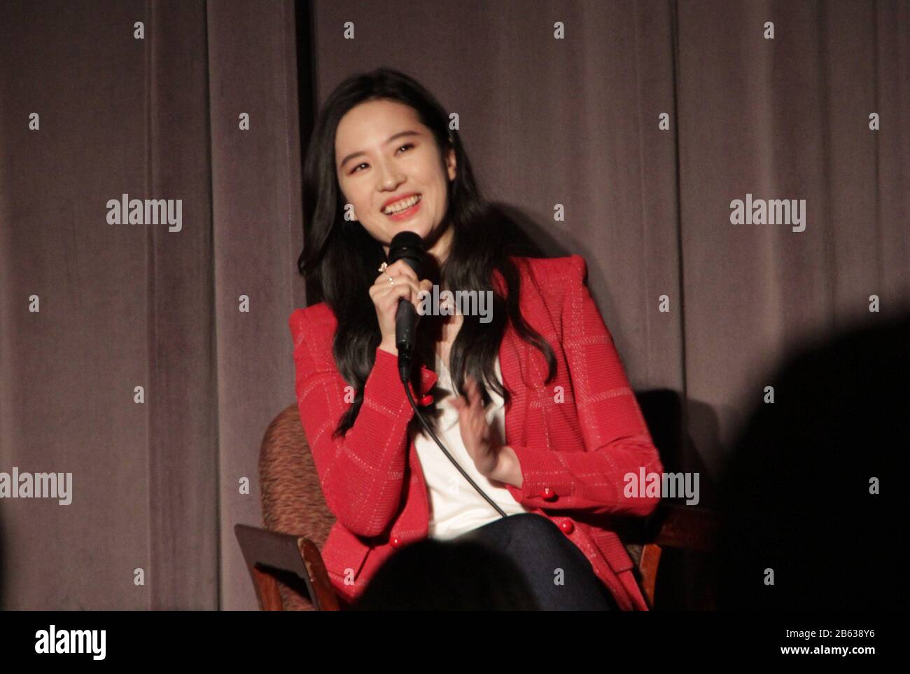 Liu Yifei 03/07/2020 "Mulan" Special Screening tenuto presso il Directors Guild of America Theatre di Los Angeles, CA Photo di Izumi Hasegawa / HollywoodNewsWire.net Foto Stock