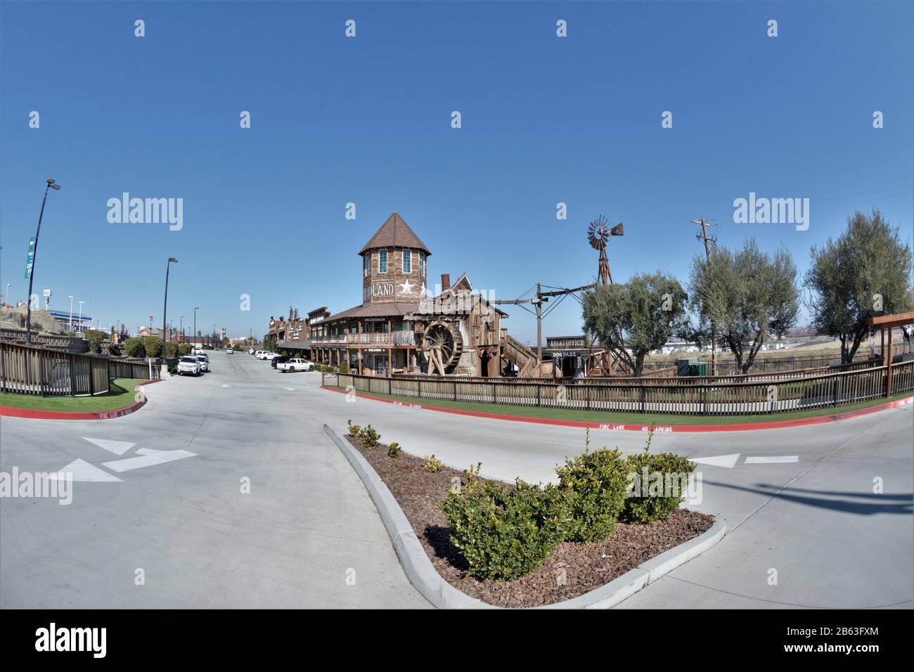I negozi di frontiera, realizzati come la vecchia California, si trovano sull'Interstate i-5 all'autostrada CA 41, tappa principale per i viaggiatori da LA 2 San Francisco Foto Stock