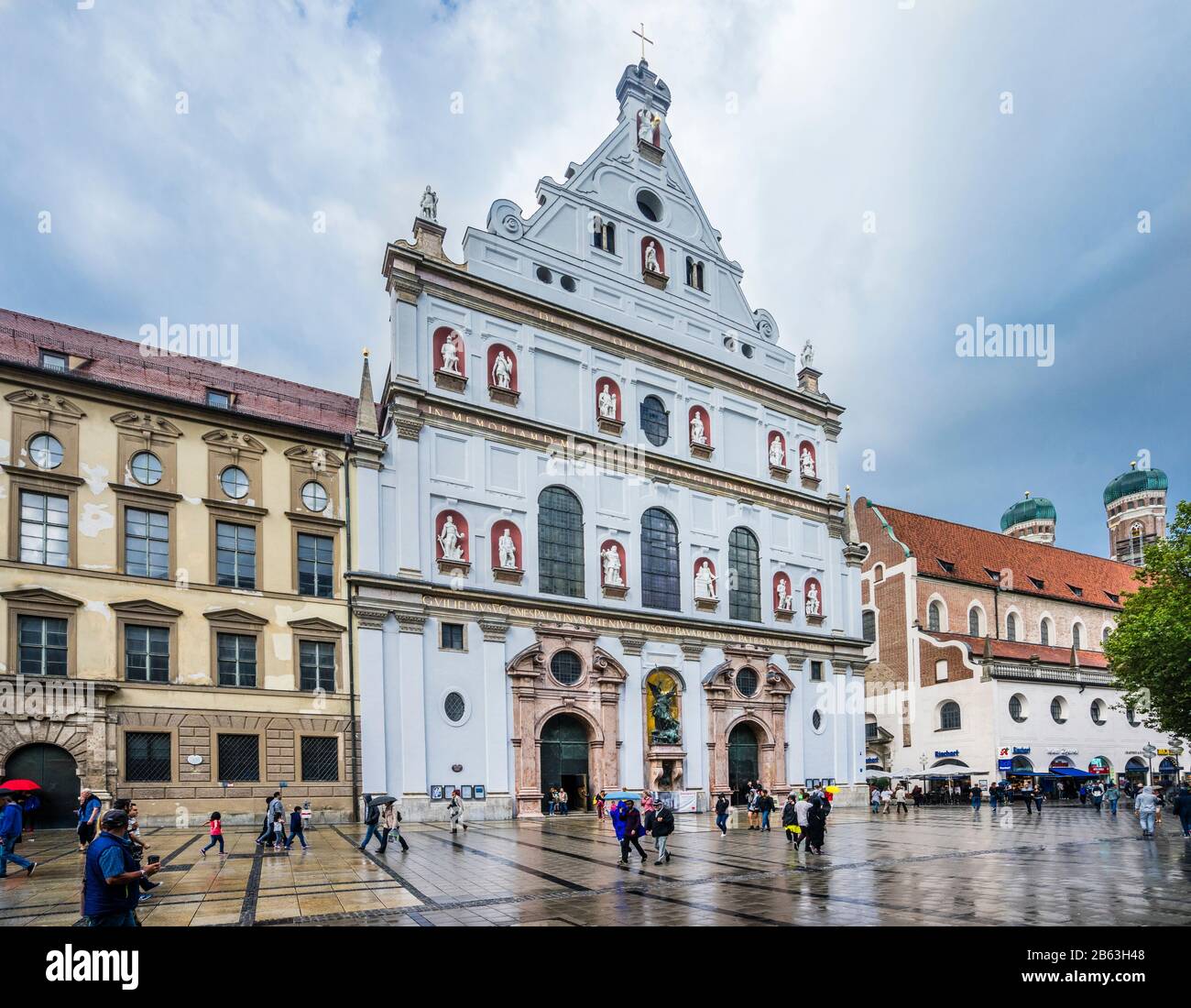 Facciata della Chiesa di San Michele, Neuhauser Straße, München-Altstadt, la più grande chiesa rinascimentale a nord delle Alpi, Monaco di Baviera, Germania Foto Stock