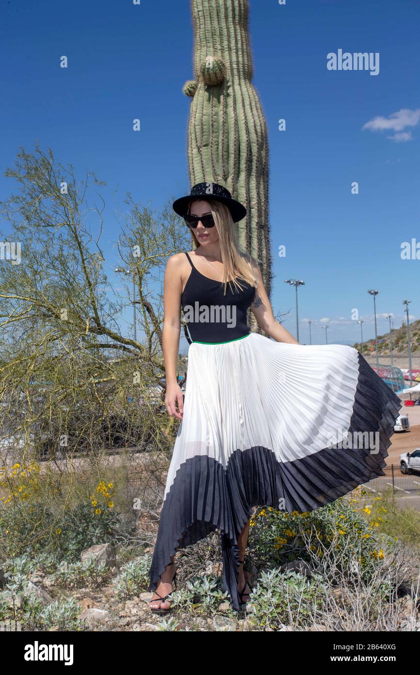 Avondale, Arizona, Stati Uniti. 8th Mar, 2020. Ashley Busch porta in pista per il FanShield 500 al Phoenix Raceway di Avondale, Arizona. (Immagine Di Credito: © Logan Arce/Asp) Foto Stock