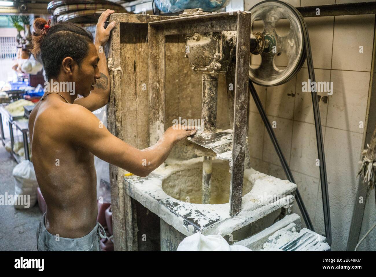 Fabbrica di noodle a Yangon, Myanmar, Asia. Foto Stock