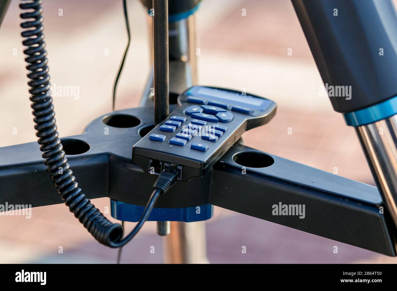 Telecomando a filo su treppiede, il concetto di tecnologia elettronica Foto Stock