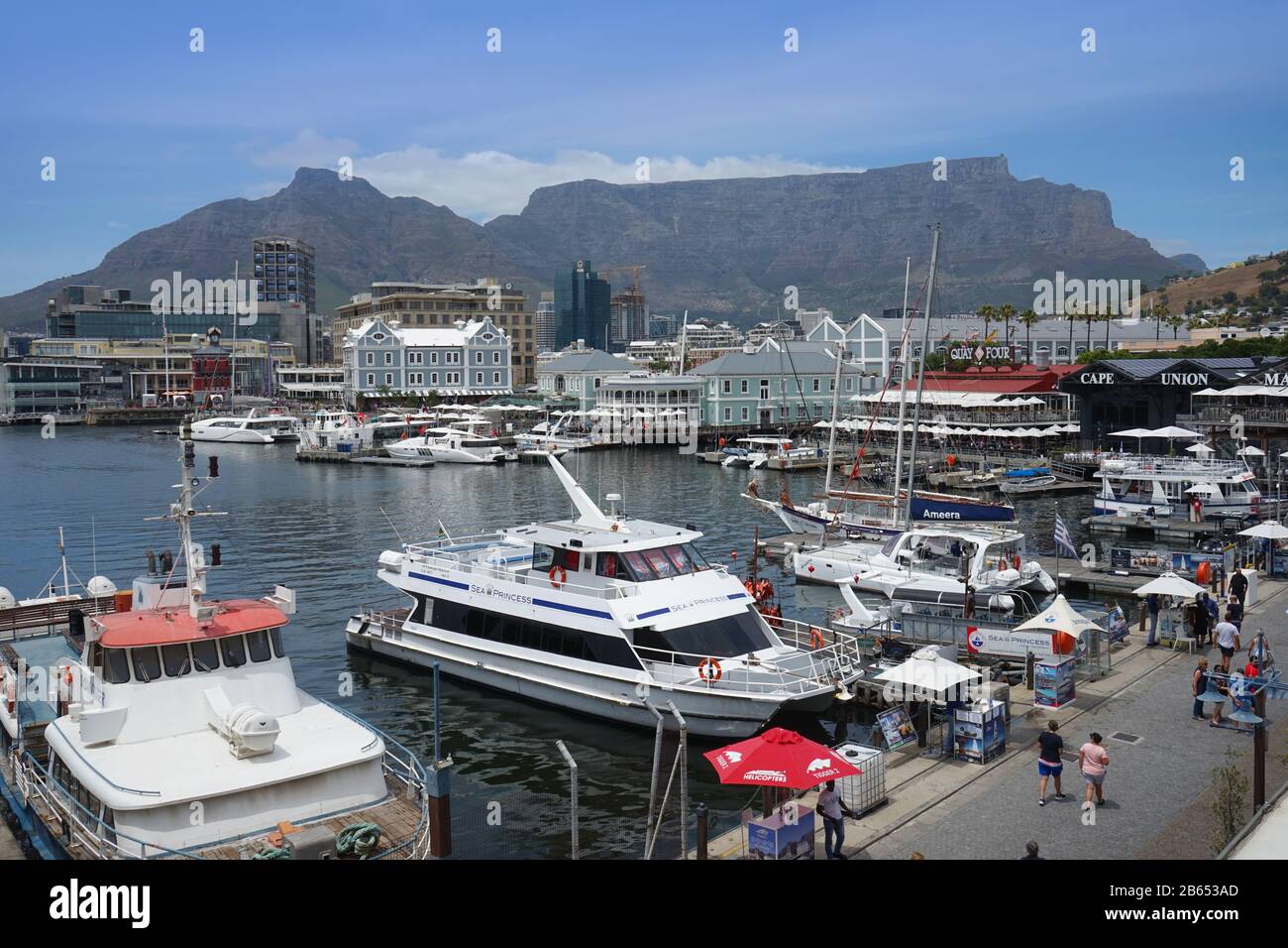 Città del Capo, Lungomare Victoria and Alfred, Table Bay Harbour, Sud Africa, Table Mountain sullo sfondo Foto Stock