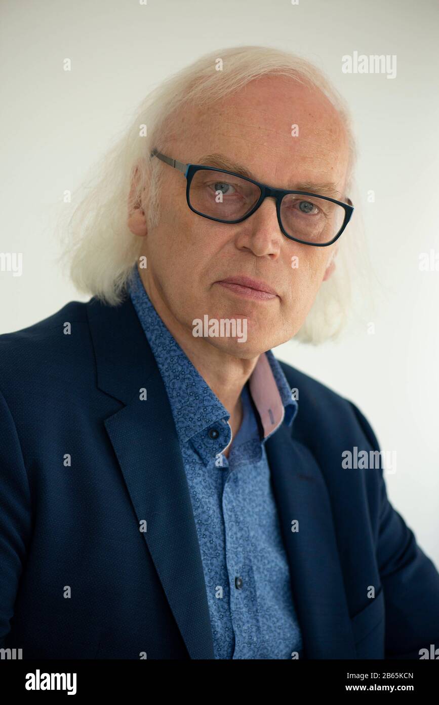 Frankfurt am Main, DEU, 18.10.2019: Portraet Klaus Vieweg, nato il 2 agosto 1953, è un filosofo tedesco e professore di filosofia tedesca classica presso l'Università Friedrich Schiller di Jena e uno dei principali esperti internazionali di Hegel. Vive a Jena Foto Stock
