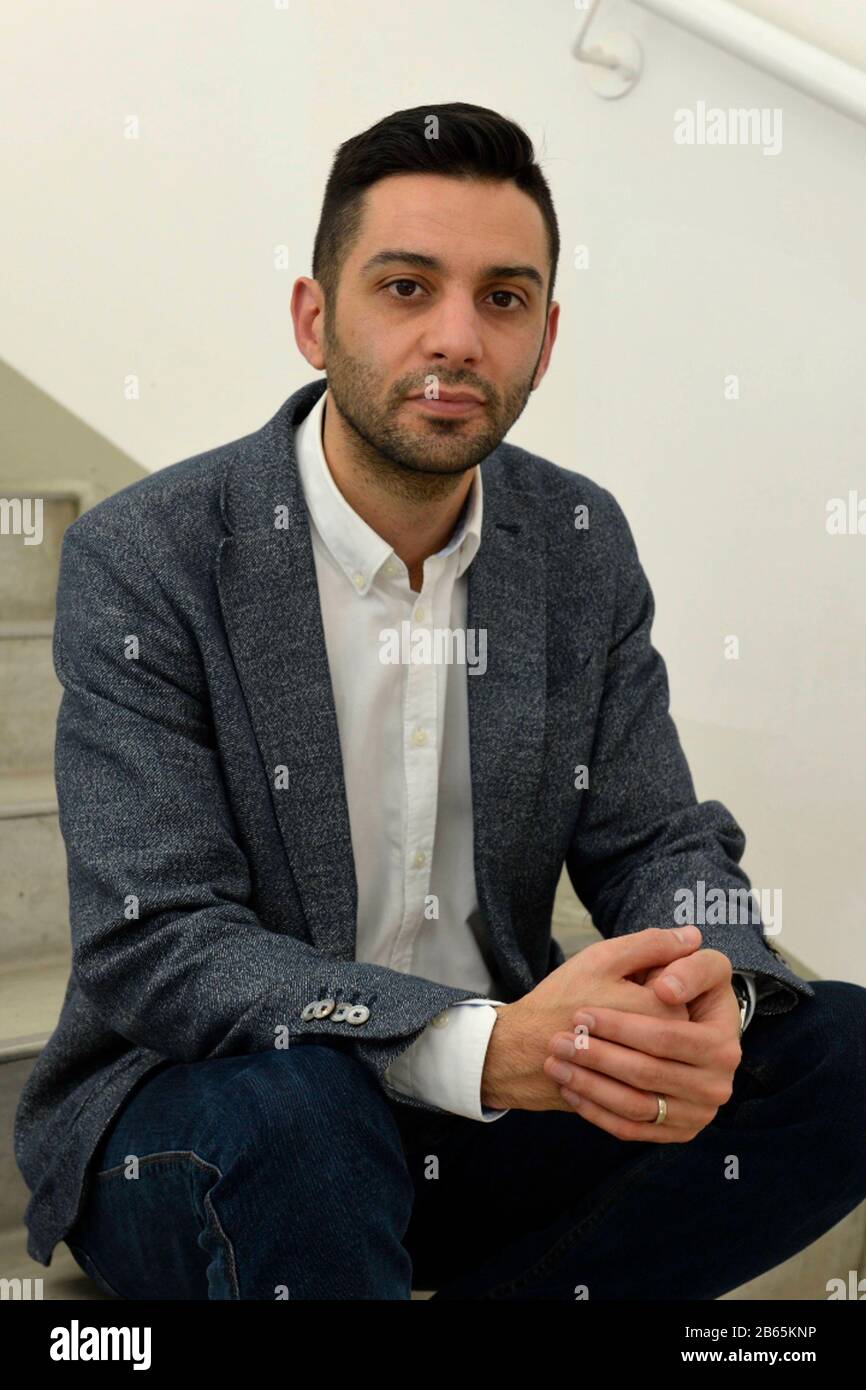 Frankfurt am Main, DEU, 12.10.2018: Ritratto Behnam T. Ha Detto, nato nel 1982, è uno studioso islamico tedesco e nel Dipartimento di Giustizia di Amburgo si occupa di prevenzione dell'estremismo e riabilitazione sociale. In precedenza ha lavorato per l'Ufficio di Amburgo per la protezione della Costituzione. Foto Stock