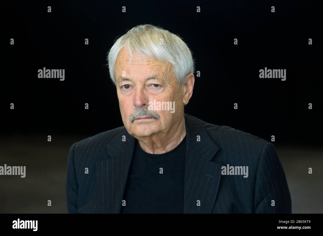 DEU, 21.03.2019: Portraet Slobodan Snajder, nato nel 1948 a Zagabria, Croazia, è stato per molti anni redattore capo della rivista teatrale PROLOGUE. Scrive prosa, saggi e soprattutto opere teatrali. E' un giornalista politico ed autore del quotidiano Novi list e dal 2001 direttore del Theater der Jugend di Zagabria Foto Stock