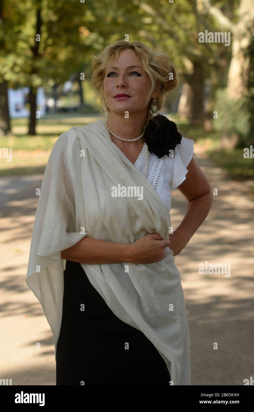 Frankfurt am Main, DEU, 11.10.2018: Ritratto Anna Katharina Froehlich (Germania), nata nel 1971, è una scrittrice e un . Vive al Lago di Garda, Italia Foto stock - Alamy