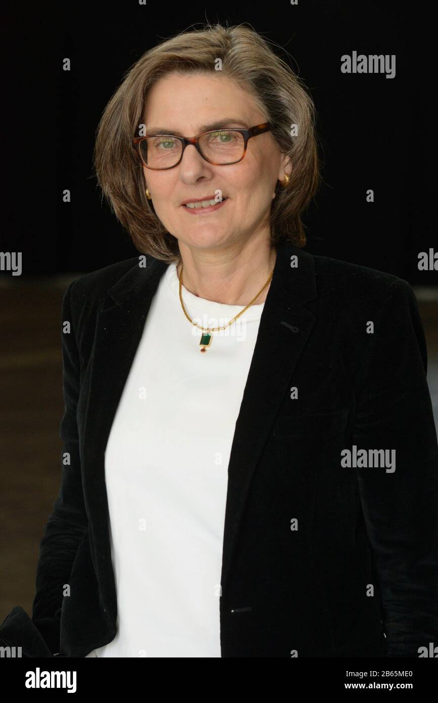 Lipsia, DEU, 24.03.2017: Ritratto Barbara Stollberg-Rilinger, storico e autore. Cattedra di Storia Antica Moderna presso l'Istituto storico, Università di Muenster (Germania). Vincitore del Premio della Fiera di Lipsia 2017' nella categoria non-Fiction Foto Stock