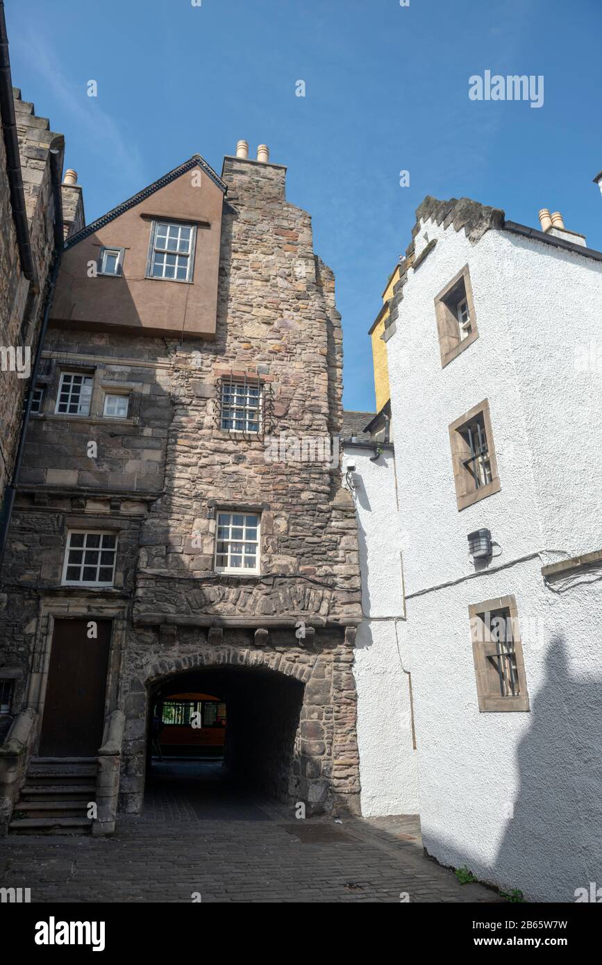 Wakehouse Close a Edimburgo, uno dei vicoli storici della città utilizzato come location per la serie TV Outlander Foto Stock