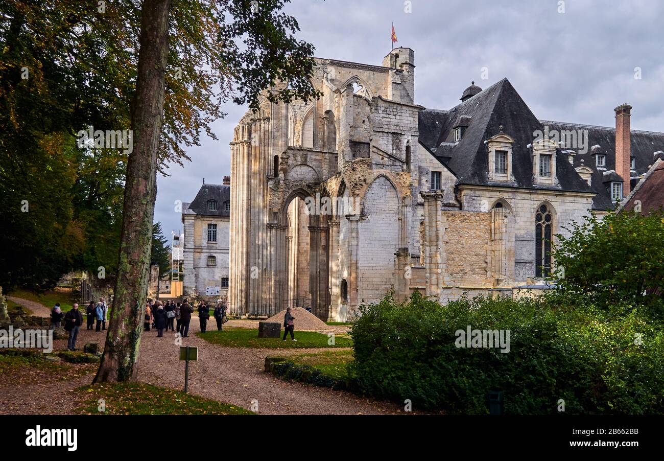 Abbazia di Fontenelle o Abbazia di St Wandrille è un monastero benedettino nel comune di Saint-Wandrille-Rançon. Fu fondata nel 649 vicino a Caudebec-en-Caux in Seine-Maritime, Normandia, Francia. Foto Stock