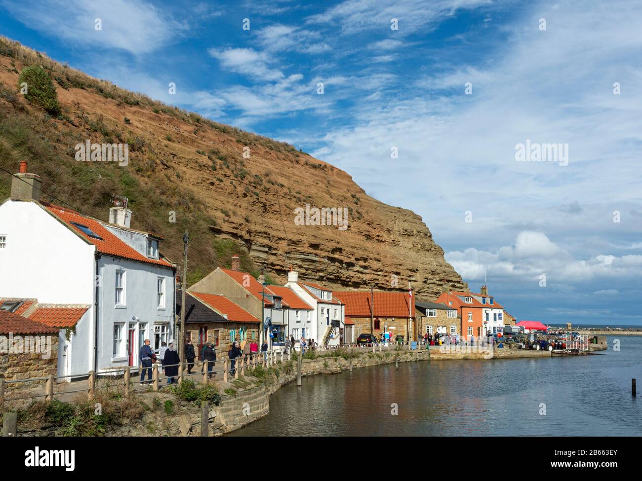 Villaggio di Staithes da Cow Bar Foto Stock