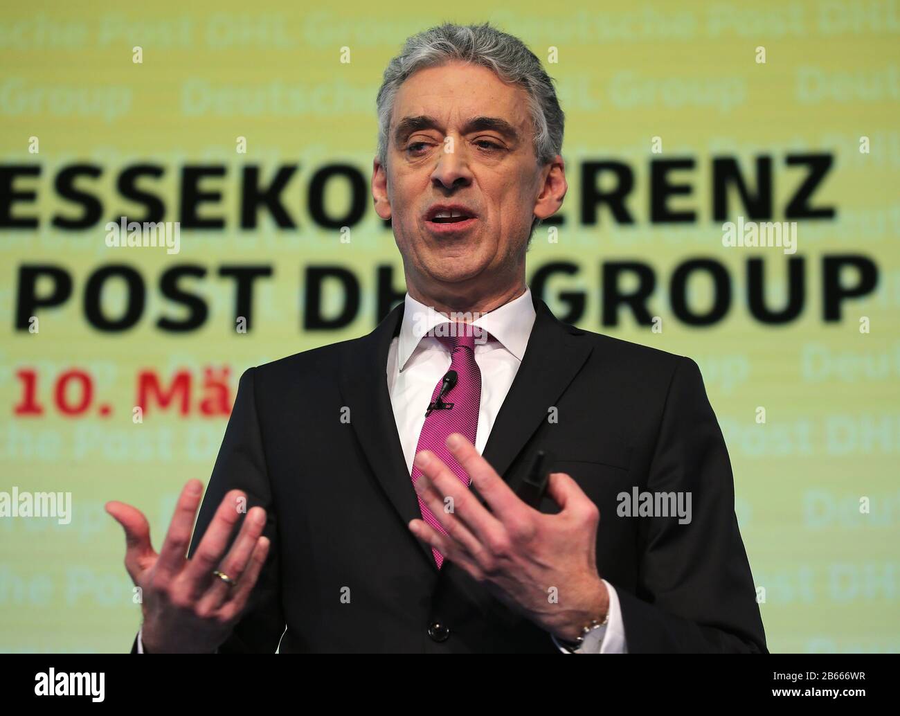 Troisdorf, Germania. 10th Mar, 2020. Frank Appel, Presidente del Consiglio di Amministrazione di Deutsche Post, interviene alla Conferenza Stampa annuale. Deutsche Post ha guadagnato di più nel 2019 e intende aumentare il dividendo. Credito: Oliver Berg/Dpa/Alamy Live News Foto Stock