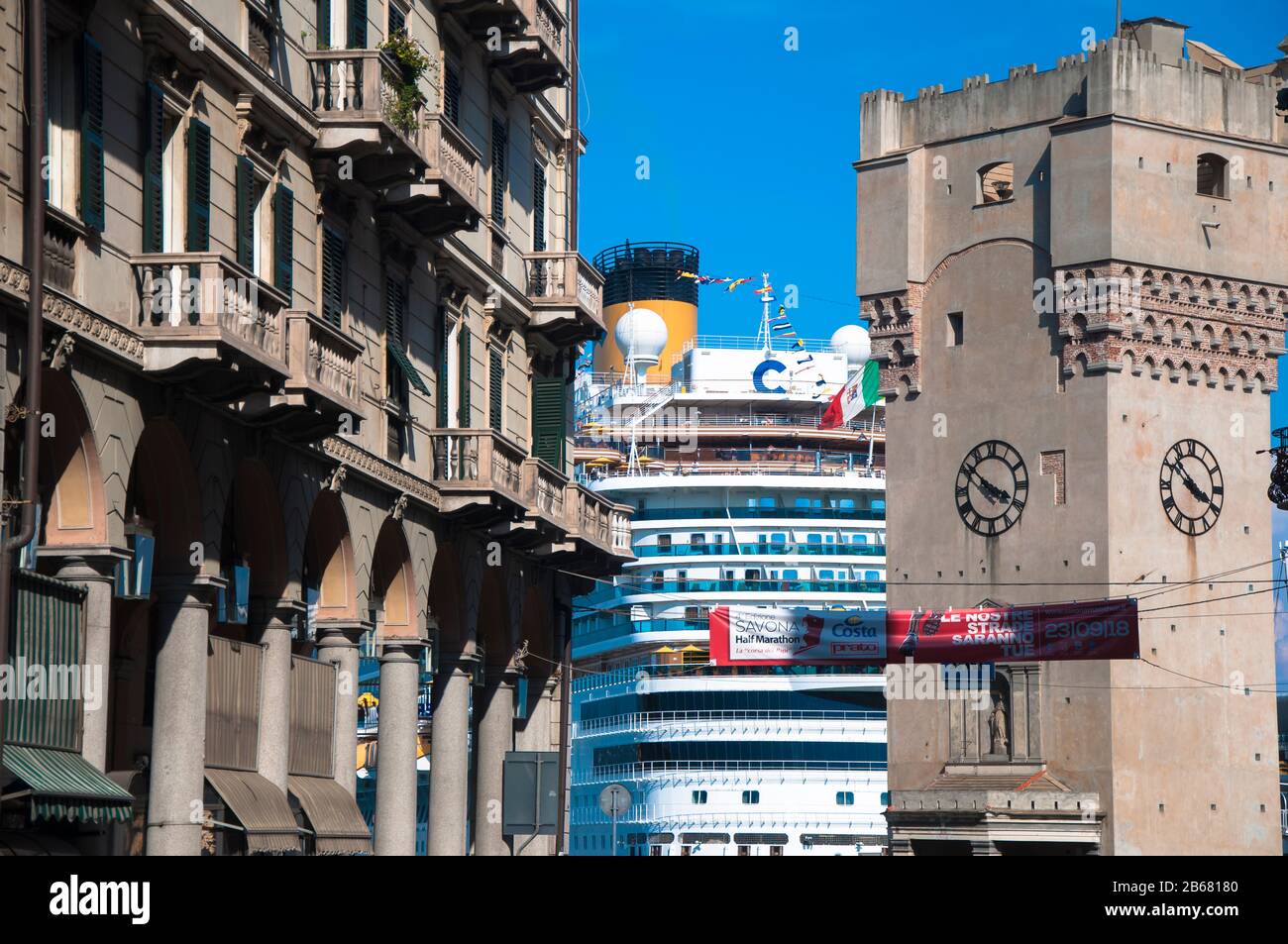 Nave da crociera, Savona, Italia Foto Stock