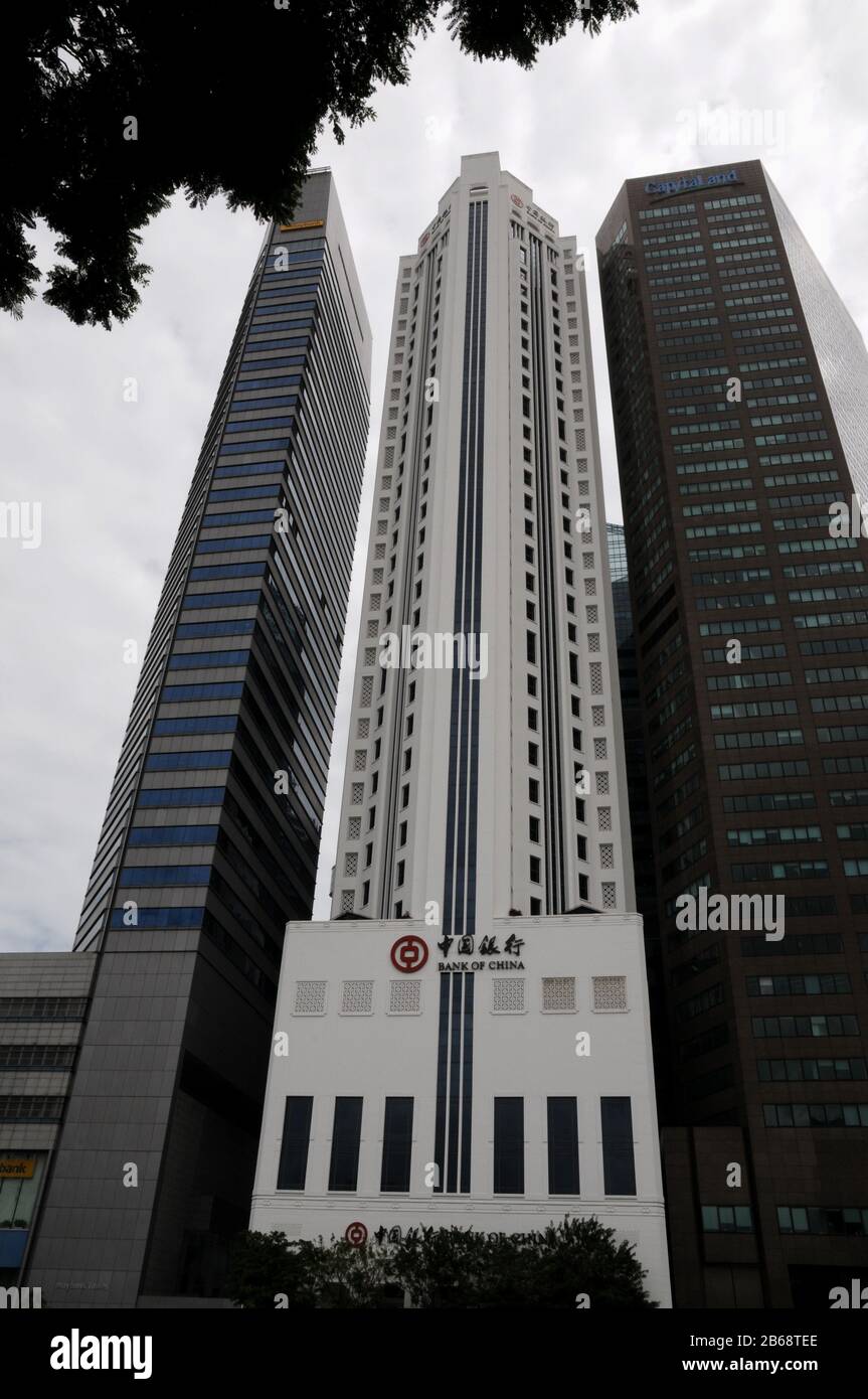 Edificio della Bank of China nel CBD di Singapore e si compone di due edifici costruiti nel 1954 e nel 2000. È alto 168 m. Foto Stock