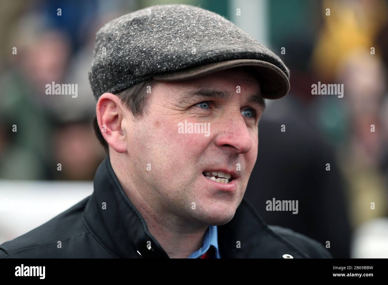 Trainer David Bridgwater il giorno uno del Cheltenham Festival a Cheltenham Racecourse, Cheltenham. Foto Stock