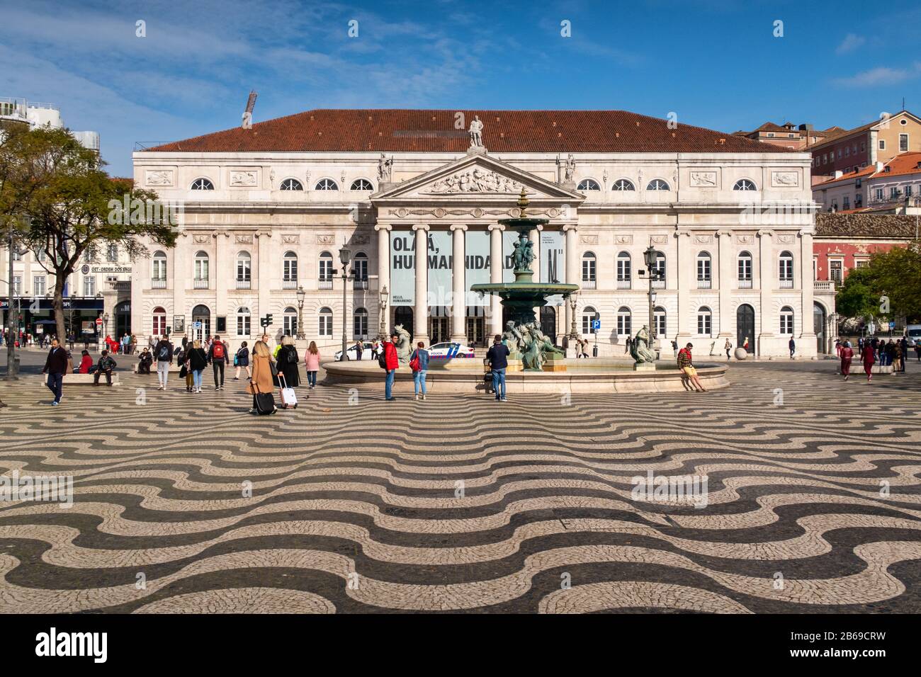 Lisbona, Portogallo - 8 marzo 2020: Facciata del Teatro Nazionale Dona Maria II in piazza Rossio Foto Stock