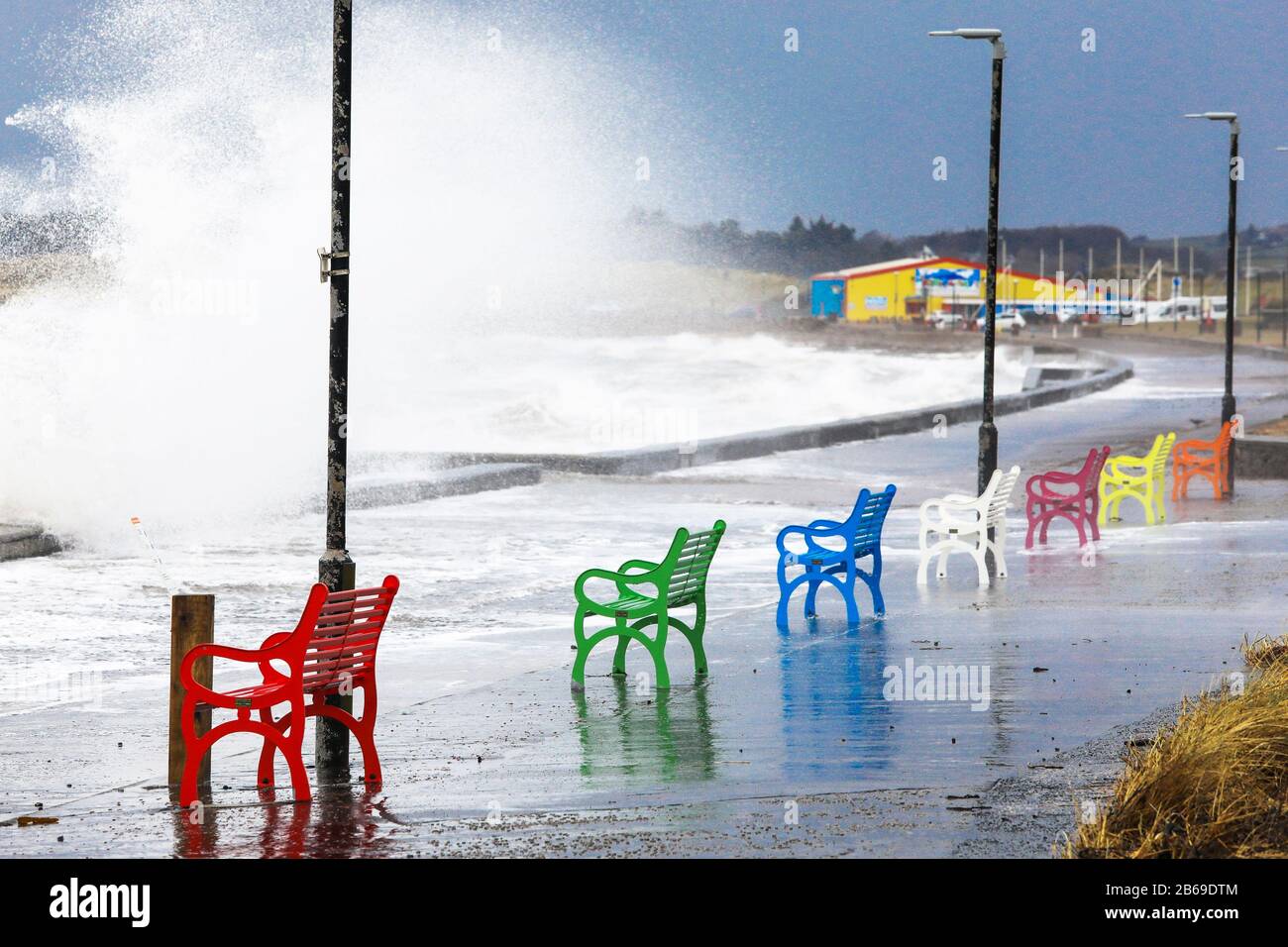 Prestwick, Regno Unito. 10th Mar, 2020. La tempesta si snoda fino a 60 miglia all'ora, con forti piogge che hanno interessato il lungomare di Prestwick sul Firth of Clyde, Scozia, Regno Unito. La famosa passeggiata, parte della ciclabile ad ovest della Scozia, era deserta. Credito: Findlay/Alamy Live News Foto Stock