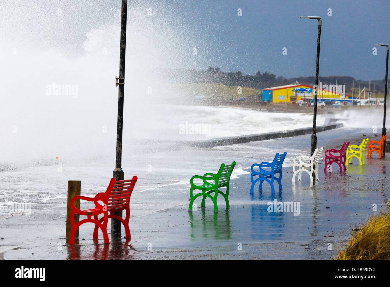 Prestwick, Regno Unito. 10th Mar, 2020. La tempesta si snoda fino a 60 miglia all'ora, con forti piogge che hanno interessato il lungomare di Prestwick sul Firth of Clyde, Scozia, Regno Unito. La famosa passeggiata, parte della ciclabile ad ovest della Scozia, era deserta. Credito: Findlay/Alamy Live News Foto Stock