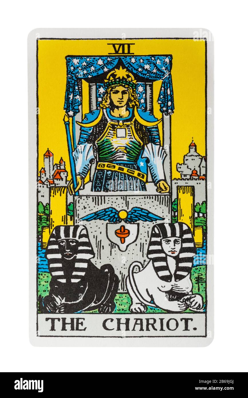 La carta dei tarocchi Chariot della Rider Tarot Cards disegnata da Pamela Colman Smith sotto la supervisione di Arthur Edward Waite isolato su sfondo bianco Foto Stock
