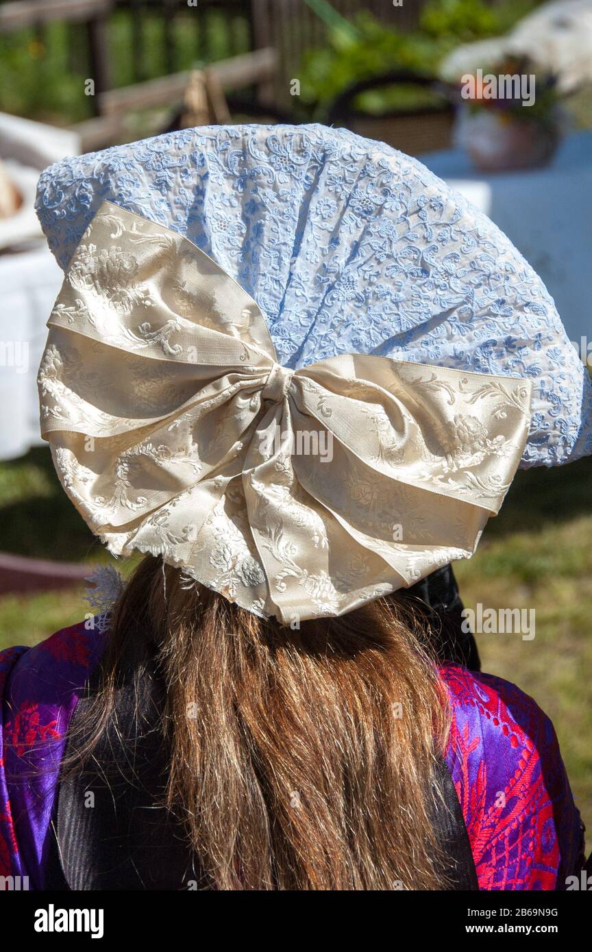 Toque: Cappello tipico del costume tradizionale di Pragelato (Torino Foto  stock - Alamy
