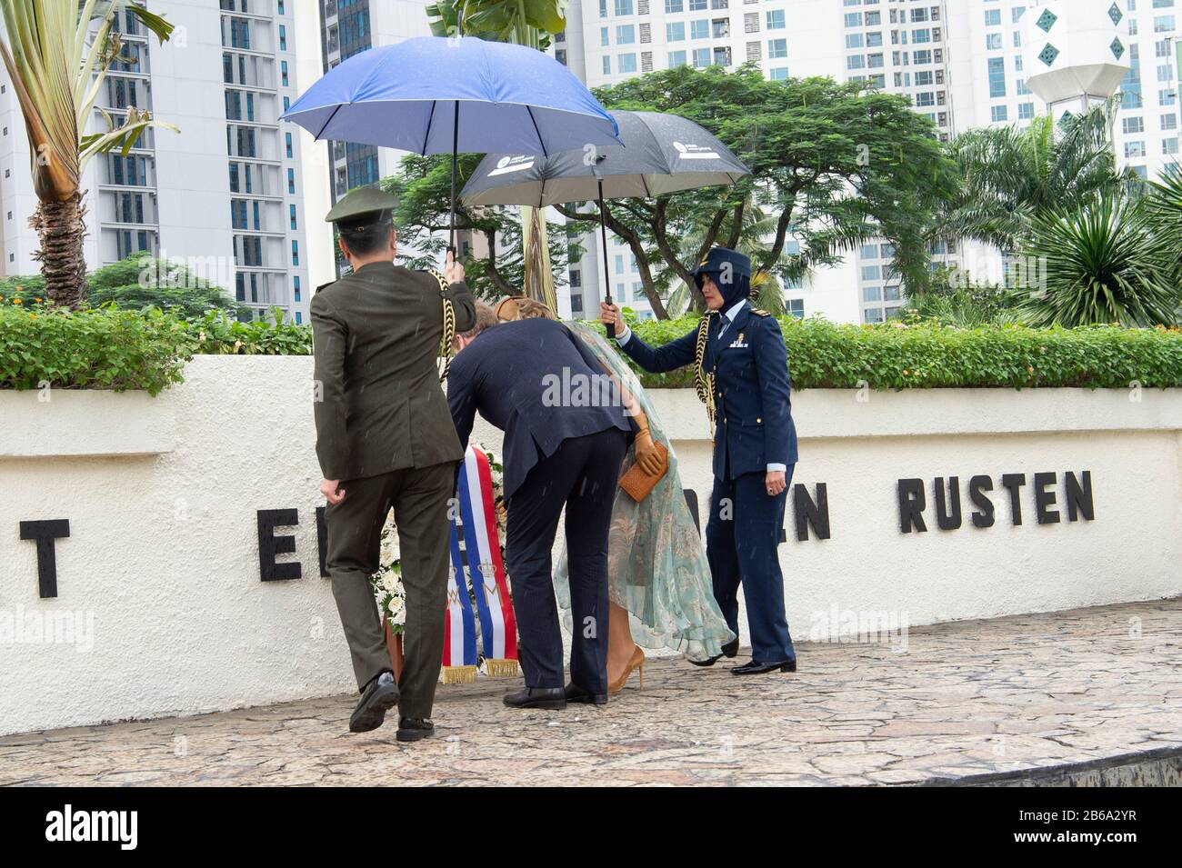 Jakarta, Indonesia. 10th Mar, 2020. Re Willem-Alexander e la regina Maxima dei Paesi Bassi al Menteng Pero di Giacarta, il 10 marzo 2020, per il giuramento nel Campo D'Onore olandese sulla 1st di una visita di stato di 4 giorni in Indonesia Credit: Albert Nieboer/ Netherlands OUT/Point de Vue OUT |/dpa/Alamy Live News Foto Stock