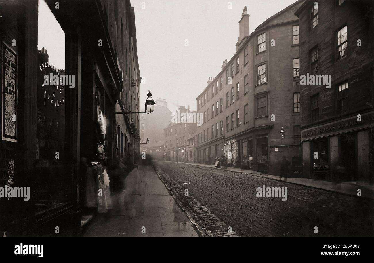 Dirigiti verso High Street, Glasgow, Scozia nel 1870. Fotografia dalla Vecchia Chiusura e Le Strade di Glasgow, dal fotografo scozzese Thomas Annan 1829-1887. Foto Stock