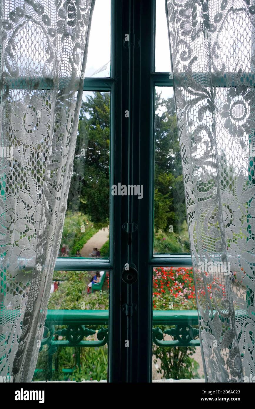 La vista dei giardini di Claude Monet's House dal secondo piano camera da letto window.Giverny.Region of Normandy.France Foto Stock