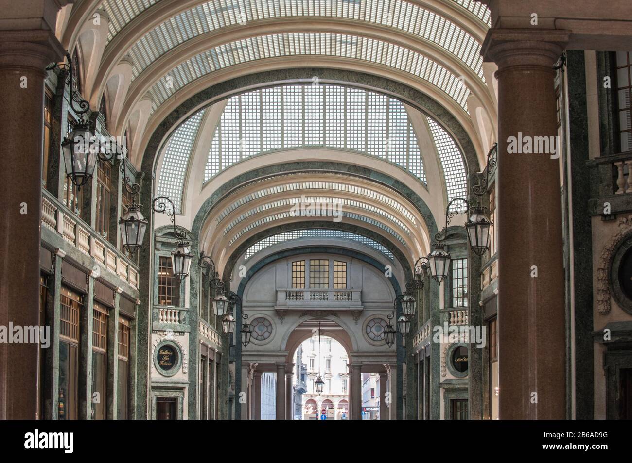 Alcuni dettagli della Galleria san Federico di Torino: Antica casa del giornale la Stampa Foto Stock