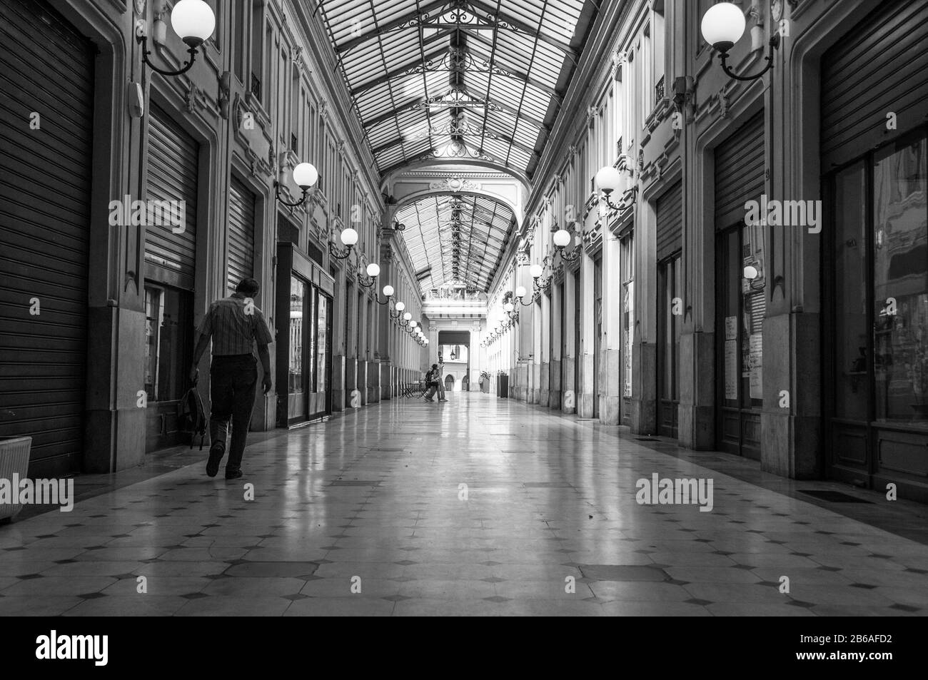 Galleria Umberto i (Torino) : la galleria di vetro con negozi e caffè, fu costruita su progetto di lorenzo rivetti, dopo il 1884 Foto Stock