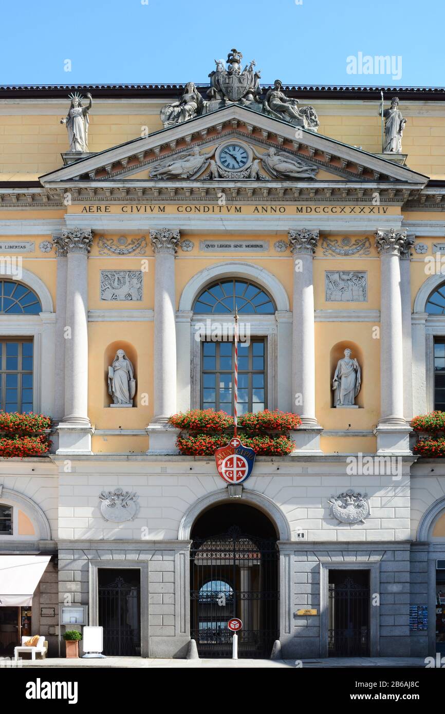 Lugano, SVIZZERA - 5 LUGLIO 2014: Municipio (Palazzo Civico), Lugano. Il municipio è stato costruito nel 1844 per fornire un luogo adatto per il cant Foto Stock